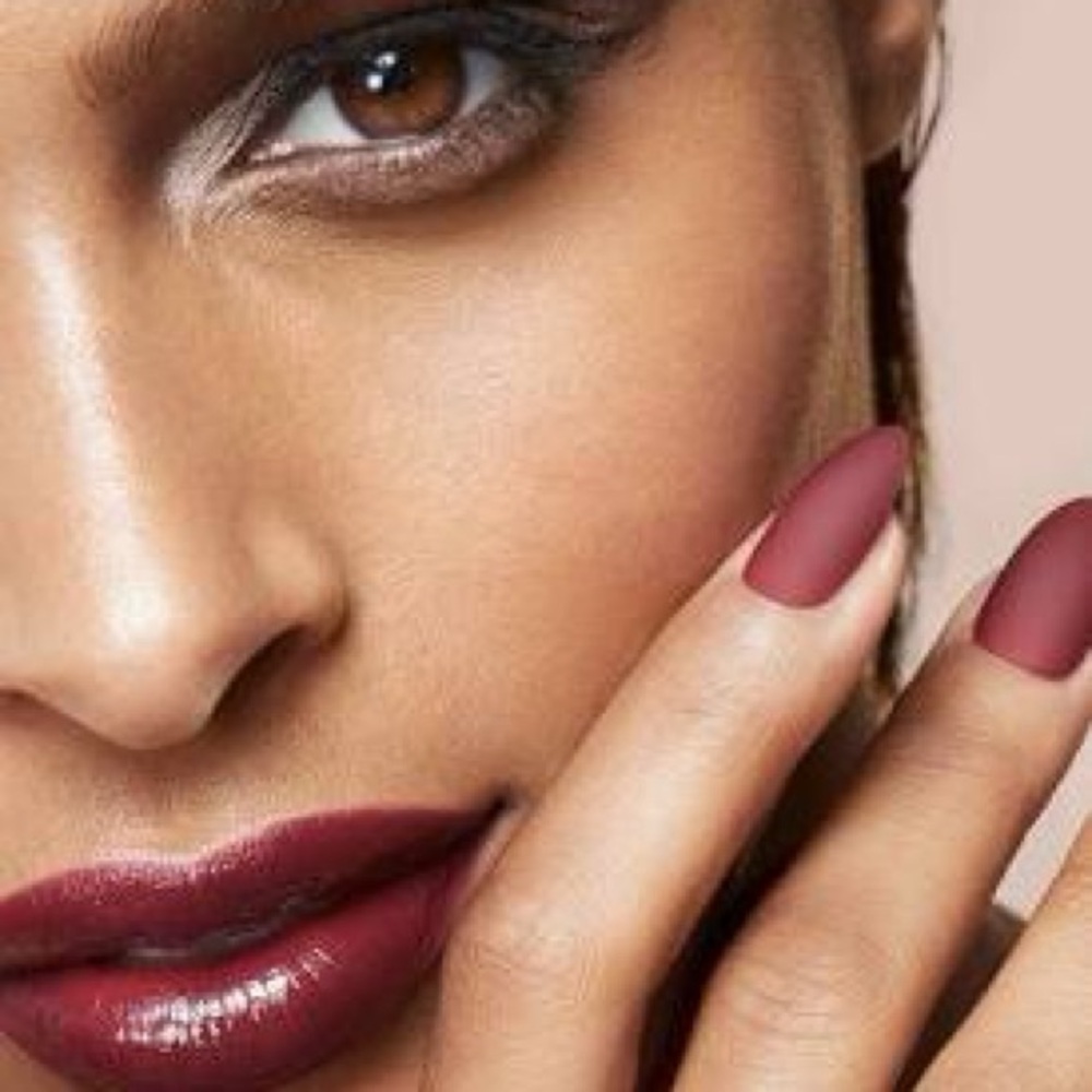 Static Nails - Picture 3 of 7